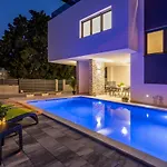 Ema With Private Heated Pool Βίλα Kaštela