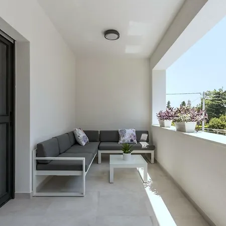 Ema With Private Heated Pool Vila