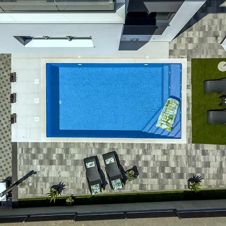 Ema With Private Heated Pool Vila