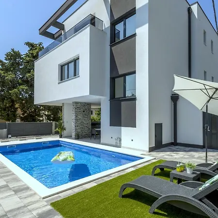 Ema With Private Heated Pool