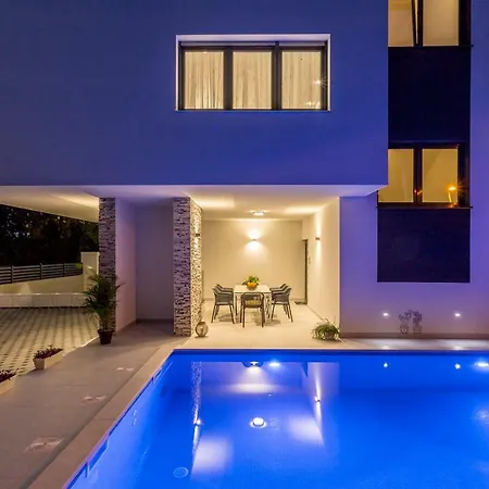 Ema With Private Heated Pool Villa *